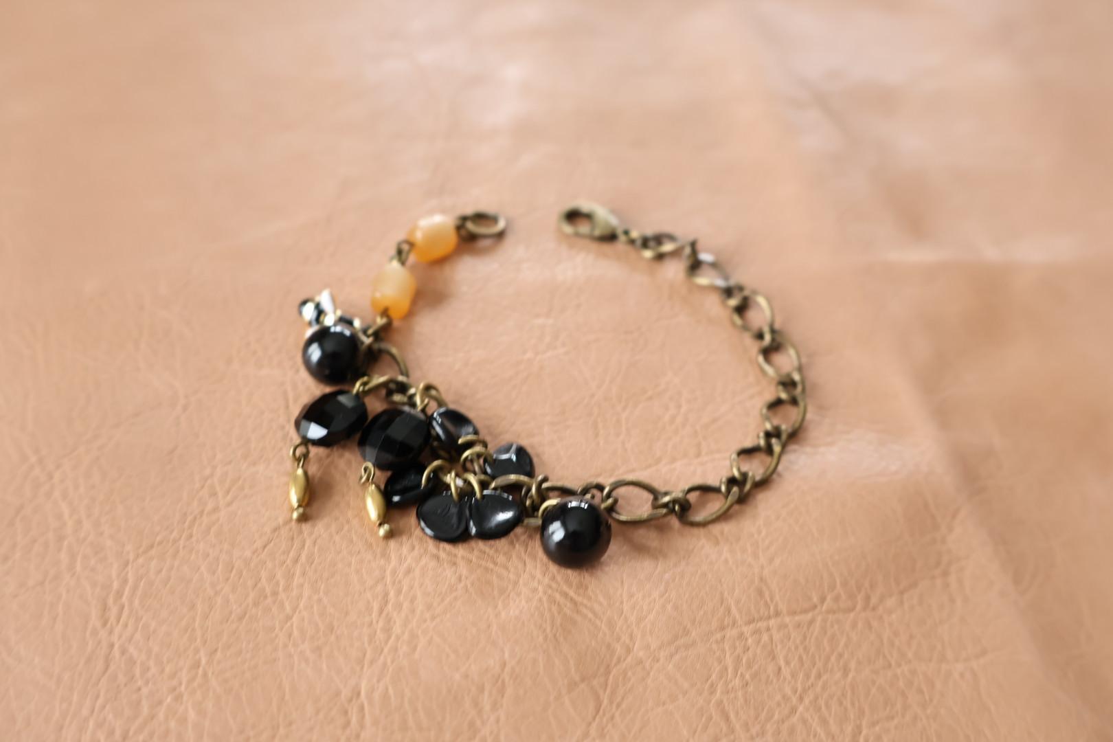 チェーンブレスレット　　No.40    black　honeybee1枚目の画像